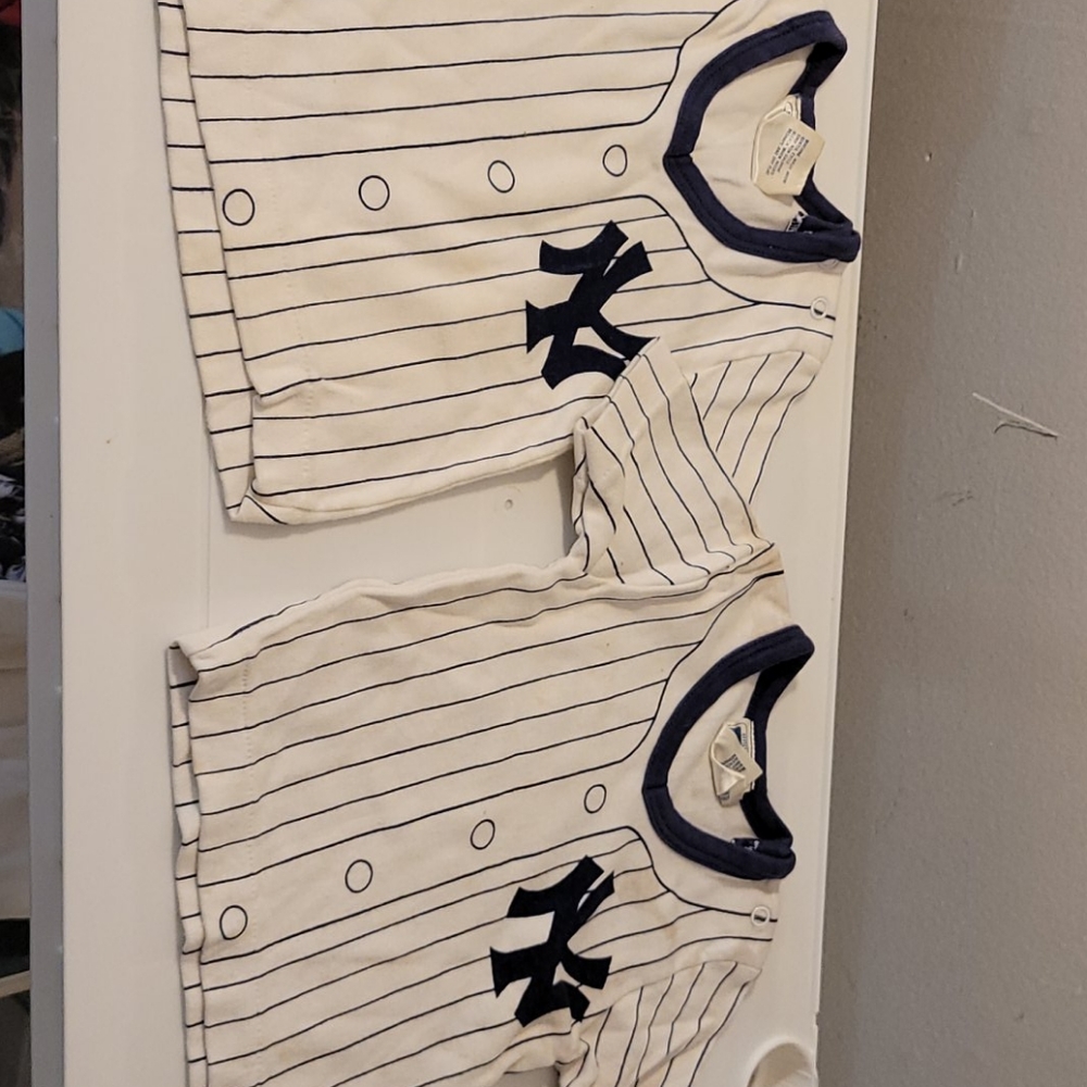 Infant New York Yankees shirts